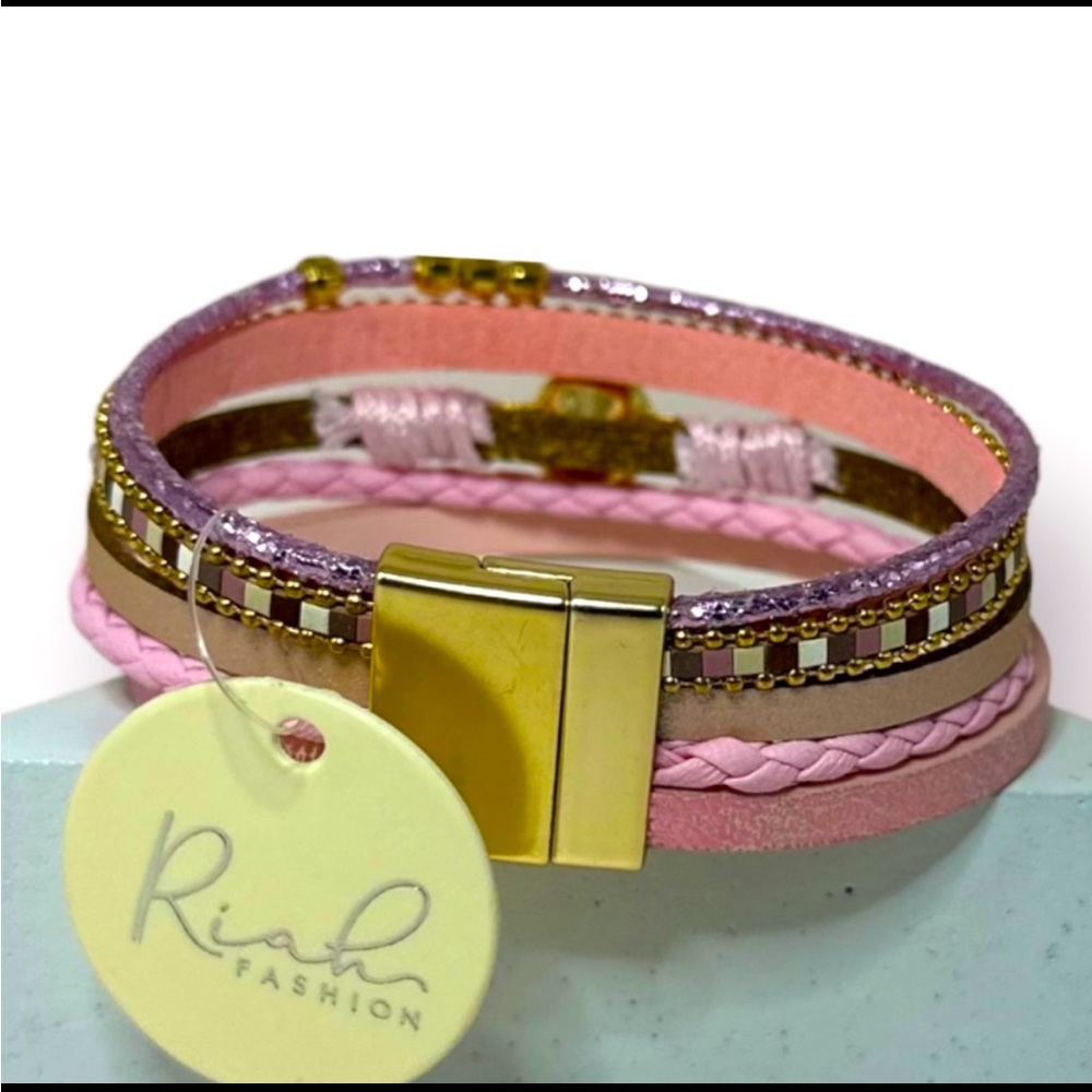 NWT BEAUTIFUL MULTI LINE LEATHER CHARM WITH MAGNETIC LOCK BRACELET - Picture 4 of 6